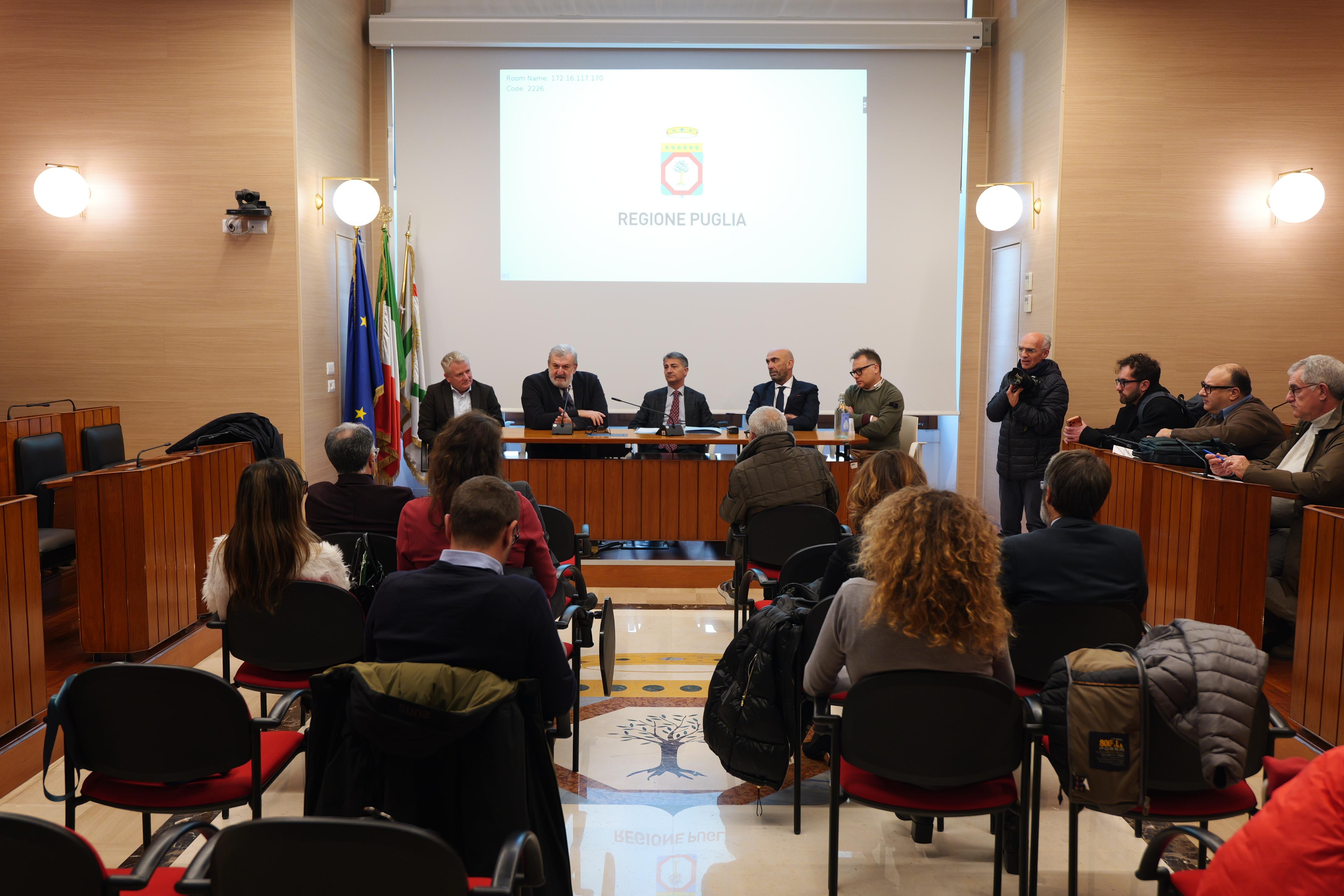 Galleria AQP, firmato il passaggio delle azioni ai Comuni. Emiliano: “Salva l’acqua pubblica in Puglia” - Diapositiva 4 di 9