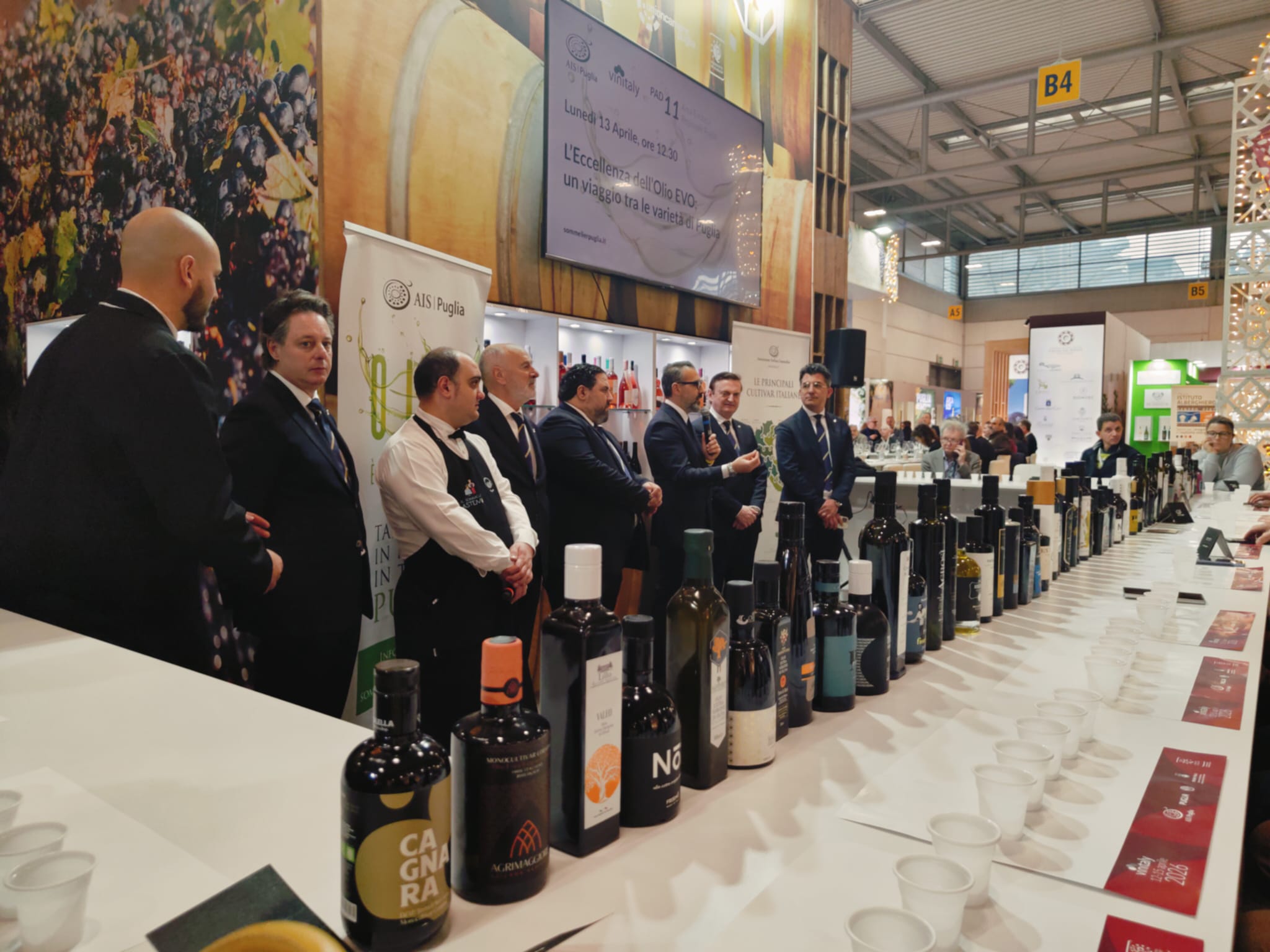 Galleria Vinitaly 2026, seconda giornata: la Puglia accelera sull’export e rafforza le connessioni tra imprese e mercati internazionali - Diapositiva 1 di 9