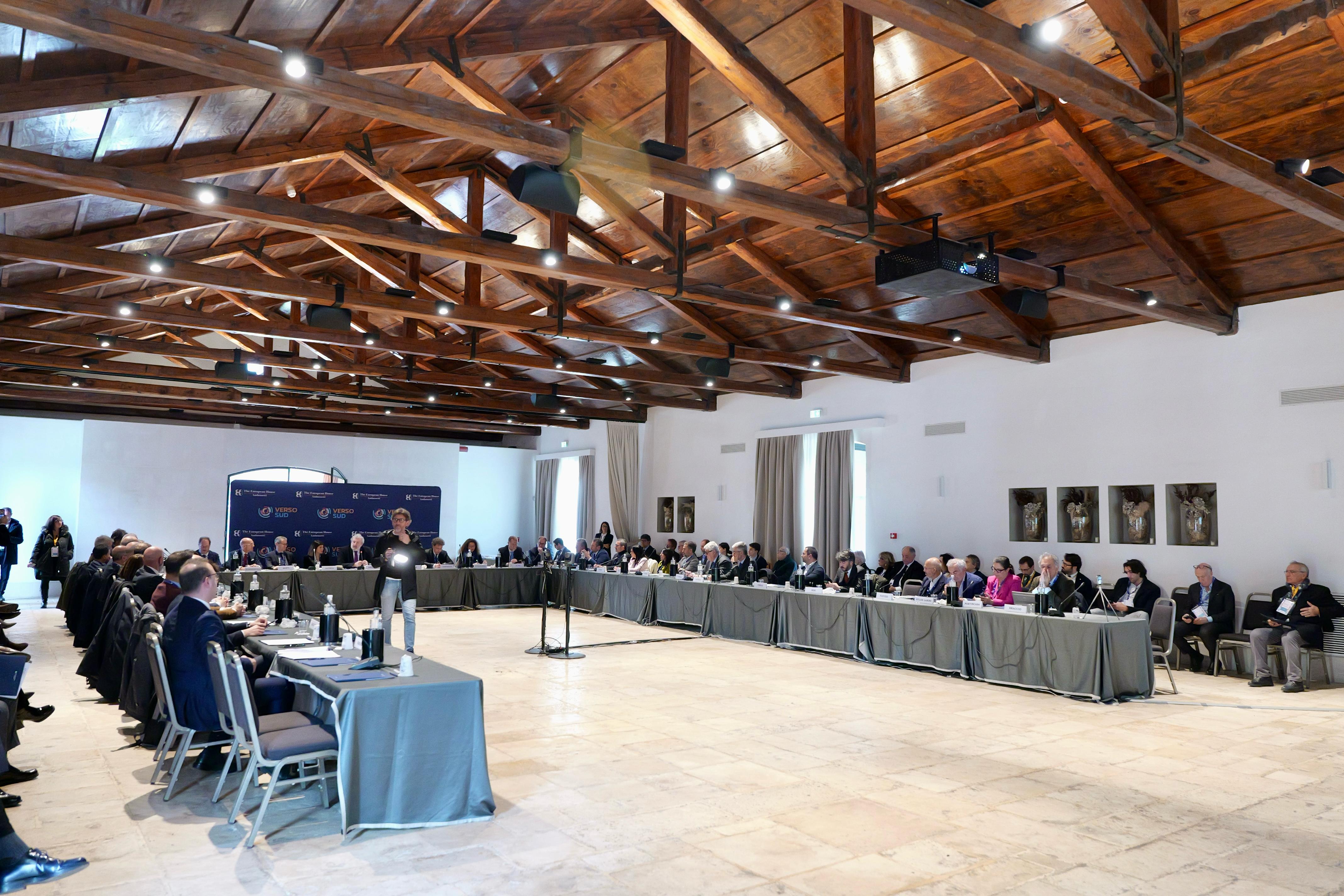 Galleria Bari, il presidente Emiliano alla terza edizione di Verso Sud, roadshow territoriale di The European House: “I dati che presentiamo oggi sulla Puglia ci rendono ottimisti” - Diapositiva 2 di 8