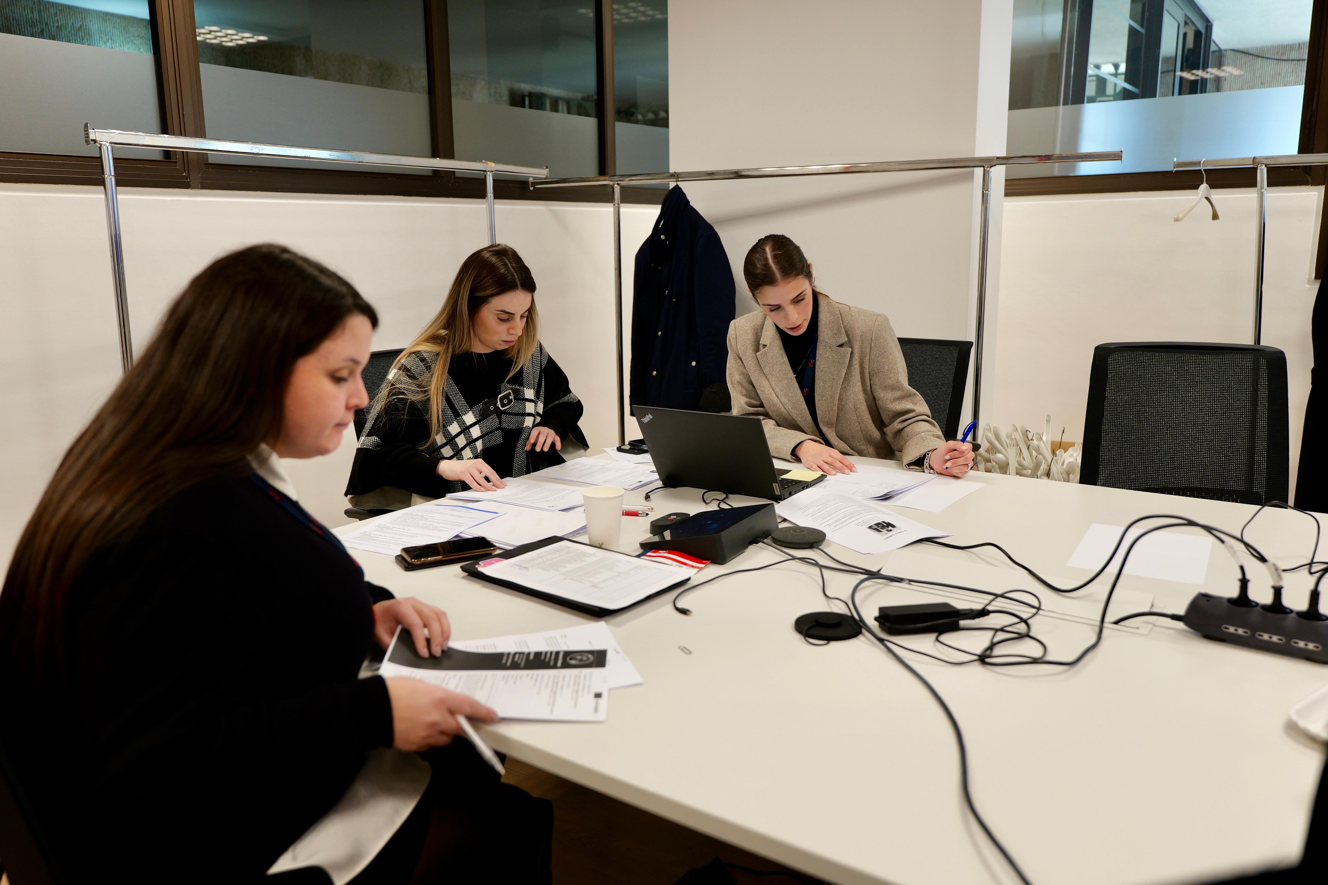 Galleria Emiliano incontra presidente e dipendenti  delle nuove sedi pugliesi della multinazionale BIP  “La Regione vuole trattenere i giovani  e crescere assieme alle nuove generazioni” - Diapositiva 6 di 8