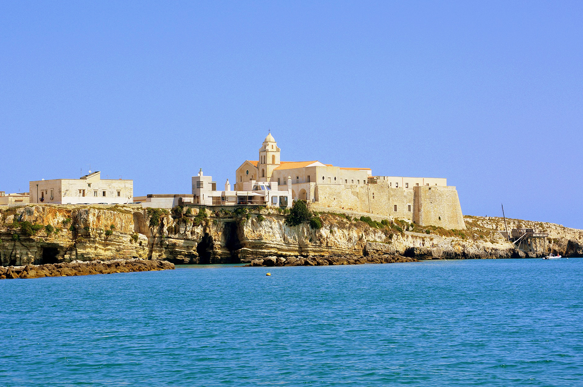 Galleria Patrimonio immobiliare della Difesa: firmato a Roma, presso la sede di Difesa Servizi, il Protocollo d’intesa per la valorizzazione ad uso duale del Castello Svevo di Vieste (Fg) - Diapositiva 20 di 20