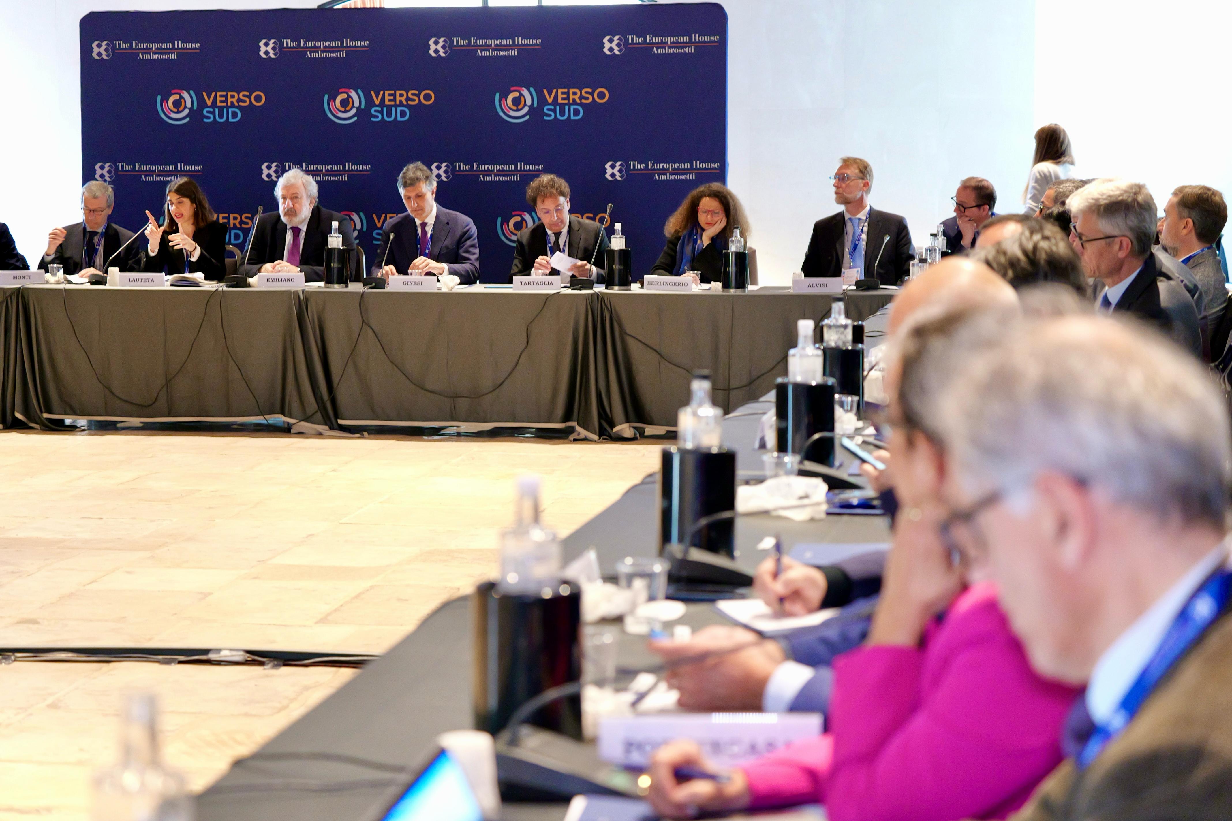 Galleria Bari, il presidente Emiliano alla terza edizione di Verso Sud, roadshow territoriale di The European House: “I dati che presentiamo oggi sulla Puglia ci rendono ottimisti” - Diapositiva 7 di 8