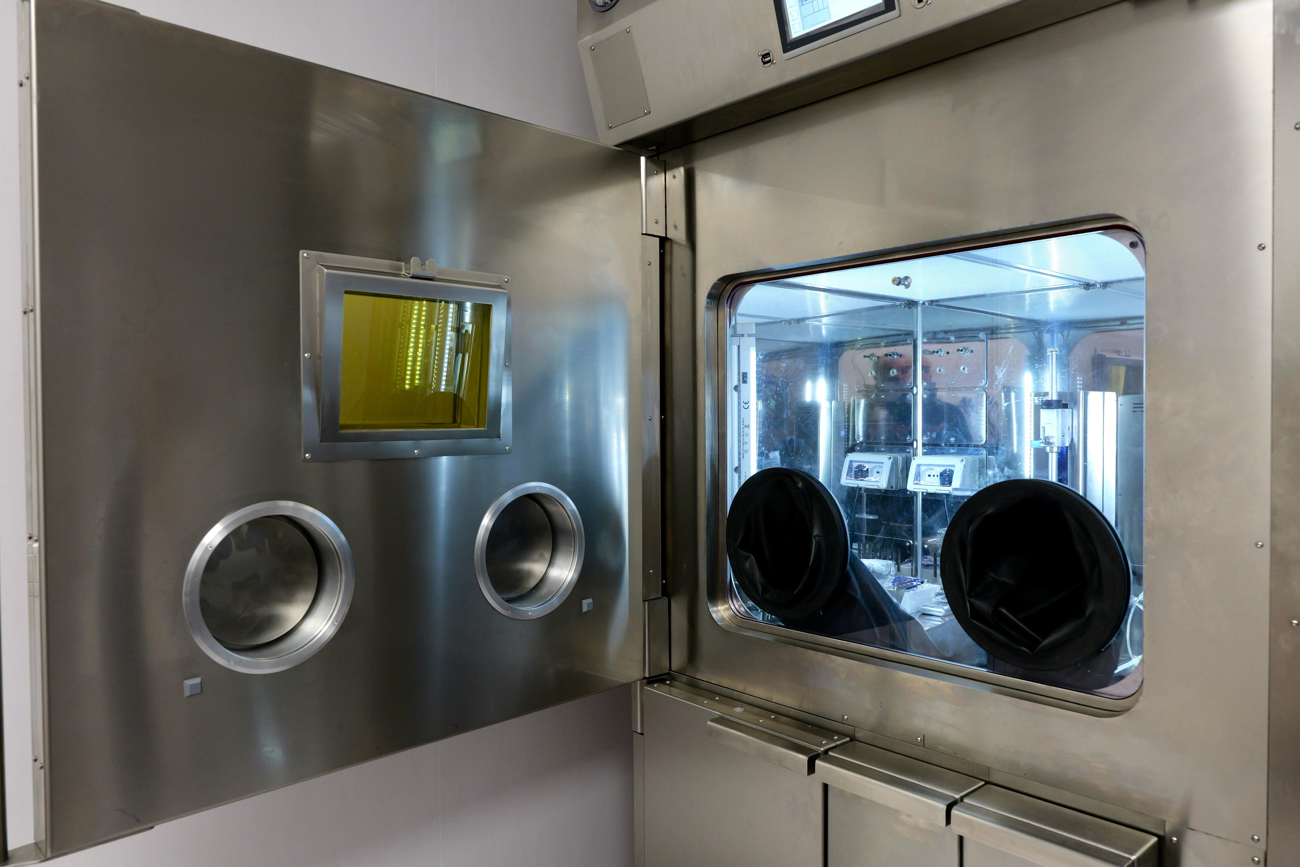 Galleria Emiliano a Barletta per la nuova Pet-Tac digitale, una delle più moderne d'Italia: “Sono qui per ringraziare gli operatori sanitari” - Diapositiva 3 di 12