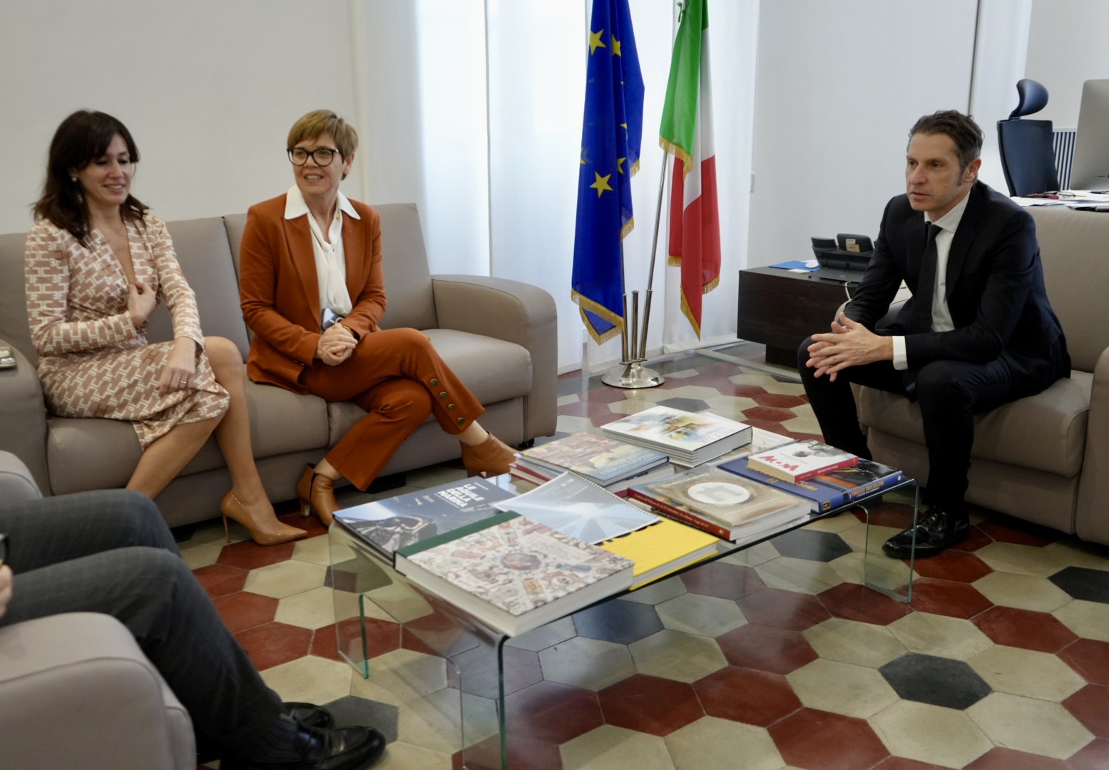 Galleria Patrimonio immobiliare della Difesa: firmato a Roma, presso la sede di Difesa Servizi, il Protocollo d’intesa per la valorizzazione ad uso duale del Castello Svevo di Vieste (Fg) - Diapositiva 3 di 20