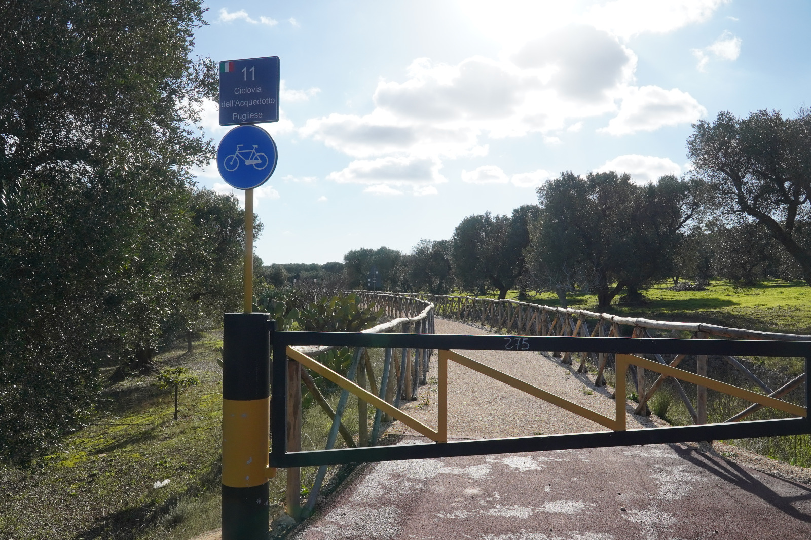 Galleria Nasce la Ciclovia dell’acqua: quattro nuove tratte, con 190 chilometri per innamorarsi del più grande fiume di Puglia - Diapositiva 3 di 16
