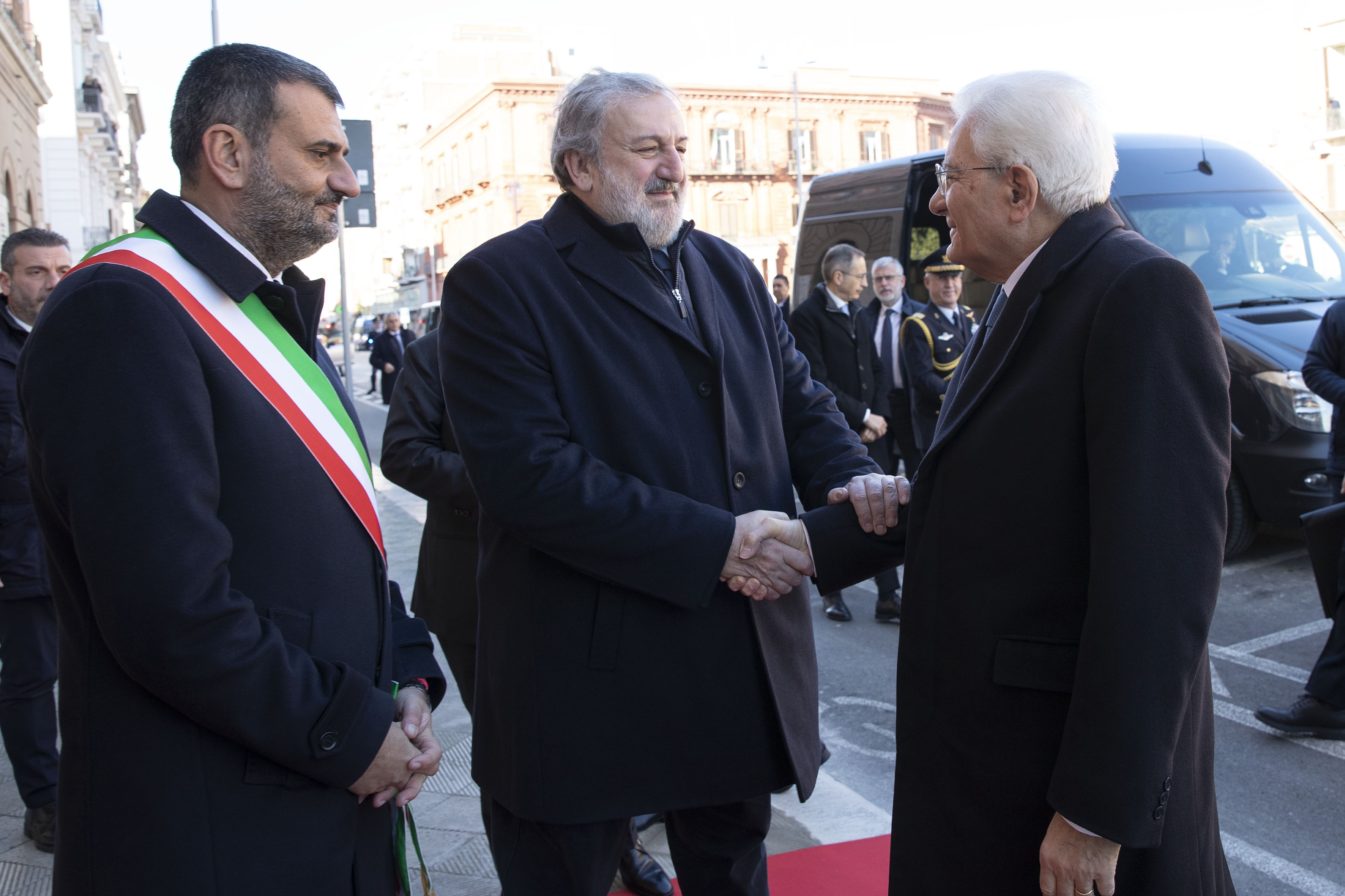 Galleria Il presidente della Repubblica Sergio Mattarella e il presidente della Regione Puglia Michele Emiliano alla mostra sulle stragi nazifasciste nella Guerra di Liberazione 1943-1945 - Diapositiva 17 di 17