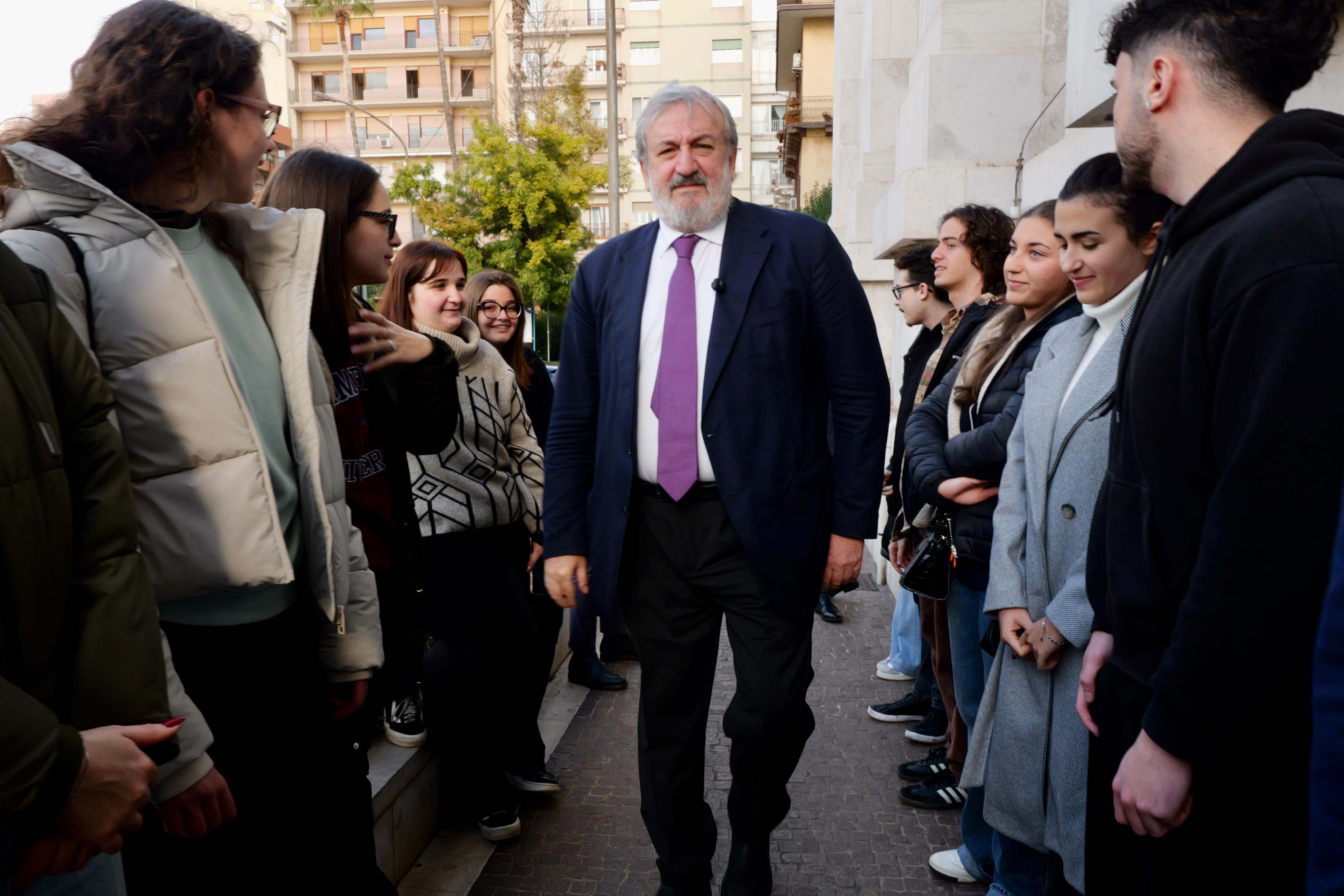 Galleria MEDICINA DI PRECISIONE E RIGENERATIVA E AREA JONICA DELL’UNIBA A TARANTO. PRESENTATO L’ADDENDUM - Diapositiva 12 di 14