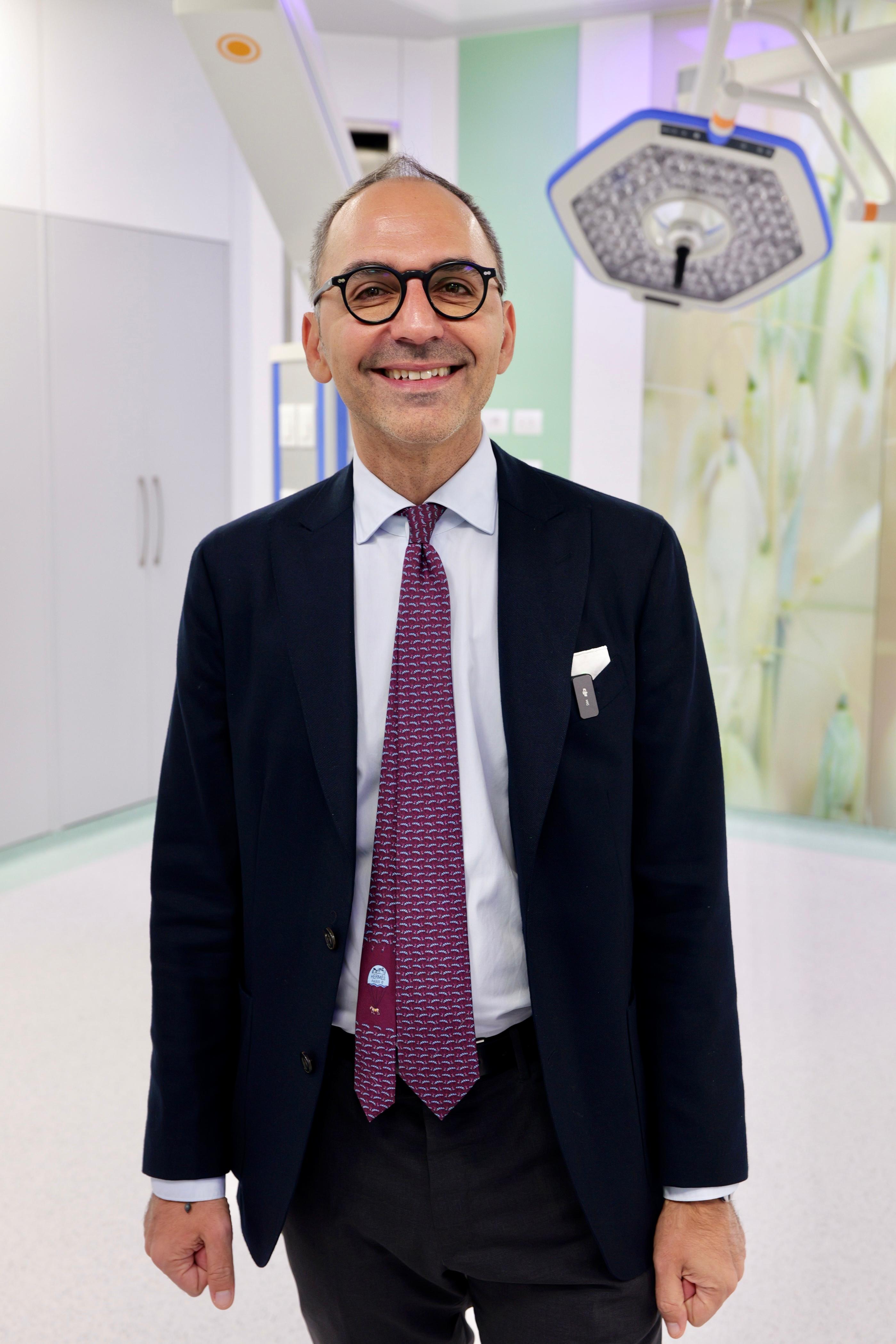 Galleria POLICLINICO DI FOGGIA, EMILIANO E PIEMONTESE INAUGURANO IL NUOVO BLOCCO OPERATORIO: 6 NUOVE SALE DI ULTIMA GENERAZIONE PER CARDIOCHIRURGIA, NEUROCHIRURGIA E RADIOLOGIA INTERVENTISTICA. - Diapositiva 3 di 22