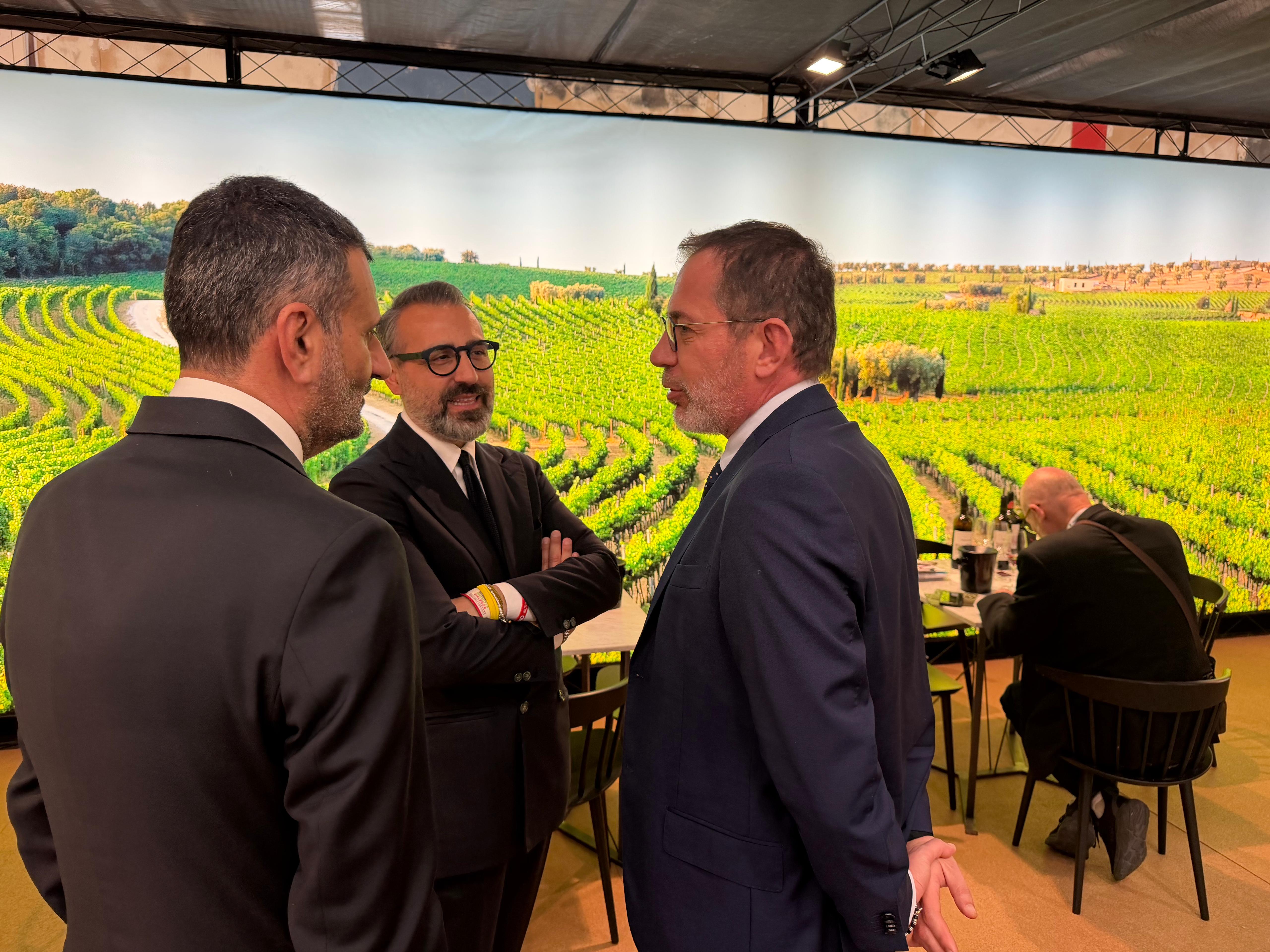 Galleria Vinitaly 2026, seconda giornata: la Puglia accelera sull’export e rafforza le connessioni tra imprese e mercati internazionali - Diapositiva 6 di 9